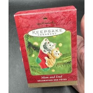 Hallmark Ornament MOM AND DAD Kittens in Stocking 2001 RETIRED New -32D